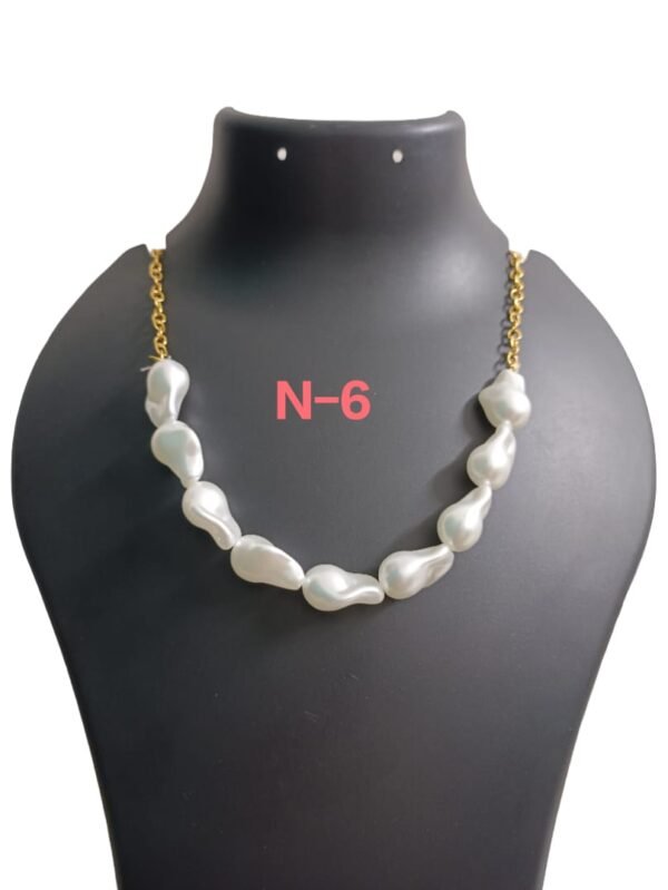 Elegant Baroque Pearl Necklace